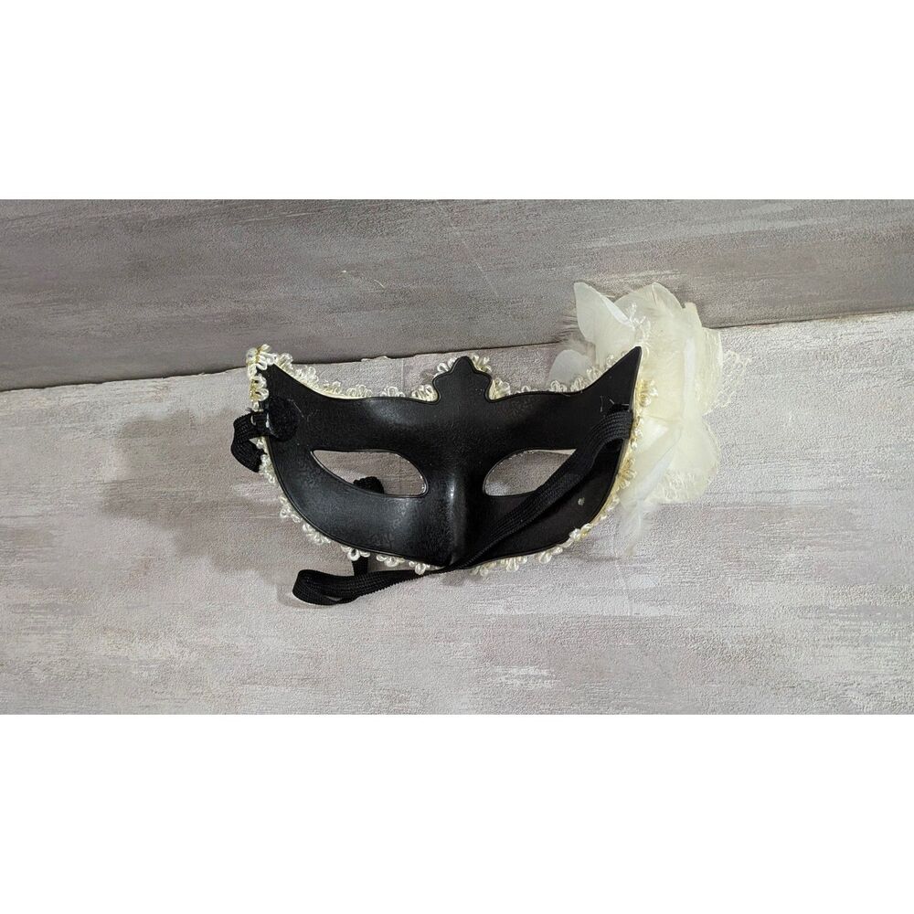 Venetian-style Masquerade Mask - Picture 5 of 6